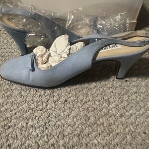 Saks Fifth Avenue Blue and White Shoe Box with Folio Logo